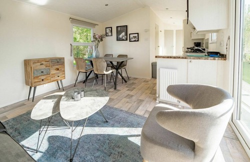 Linden House | Beautiful apartment in villa for 4 people with WIFI, TV, terrace and parking