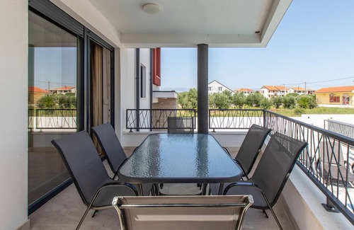 Vrsi Apartment | Beautiful apartment in Vrsi with WiFi