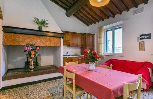 Monteriggioni Villa | Beautiful apartment in villa with WIFI, pool, TV, patio, pets allowed and panoramic view