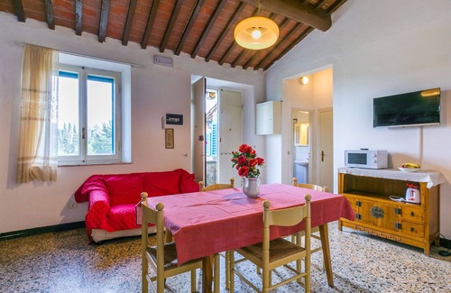 Monteriggioni Villa | Beautiful apartment in villa with WIFI, pool, TV, patio, pets allowed and panoramic view