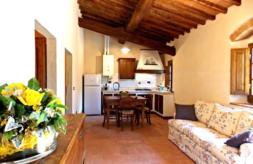 Dicomano Apartment | Beautiful apartment for 6 people with WIFI, pool, TV and pets allowed