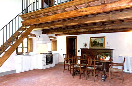 Dicomano Apartment | Beautiful apartment for 6 people with WIFI, pool, A/C, TV and pets allowed