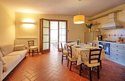 Certaldo Apartment | Beautiful apartment for 6 people with pool, A/C, WIFI, TV and panoramic view, close to San Gimig.