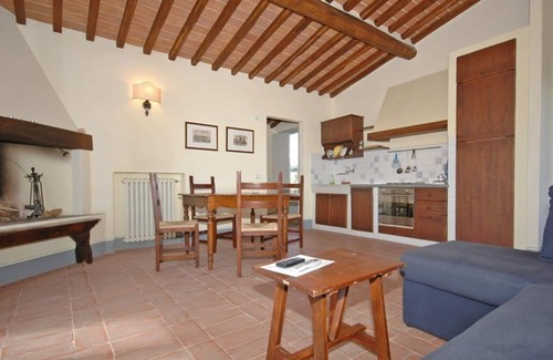 Montalcino Apartment | Beautiful apartment for 3 guests with pool, A/C, TV, pets allowed and panoramic view