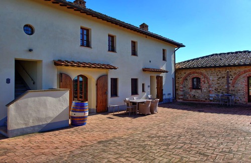 Castelnuovo Berardenga Apartment | Beautiful apartment for 4 people with A/C, pool, TV and panoramic view, close to Siena