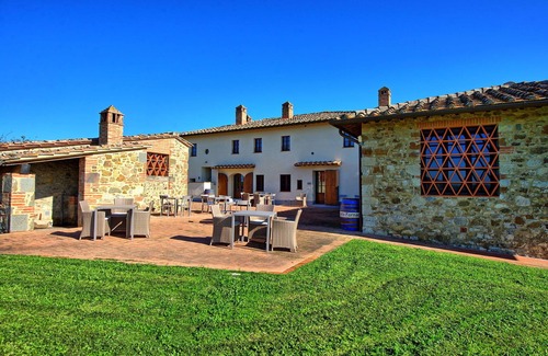 Castelnuovo Berardenga Apartment | Beautiful apartment for 4 people with A/C, pool, TV and panoramic view, close to Siena