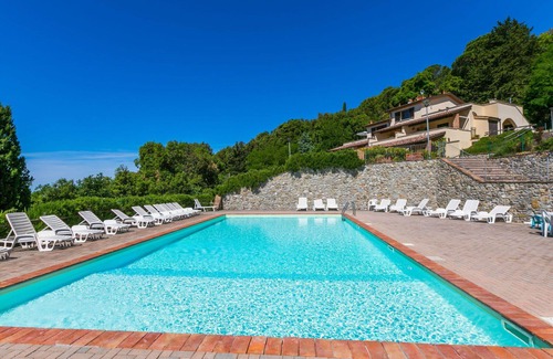 Riparbella Apartment | Beautiful apartment for 5 people with pool, WIFI, TV, terrace and panoramic view