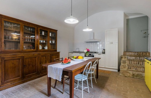 Stigliano Apartment | Beautiful apartment for 2 guests with WIFI, TV, patio, pets allowed, panoramic view and parking