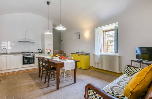 Stigliano Apartment | Beautiful apartment for 2 guests with WIFI, TV, patio, pets allowed, panoramic view and parking
