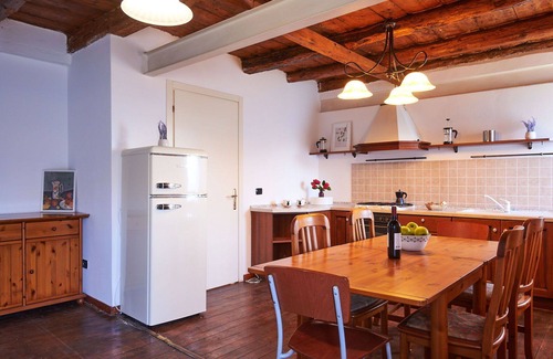 Bellano House | Beautiful apartment in villa for 12 guests with WIFI, A/C, TV, patio and pets allowed