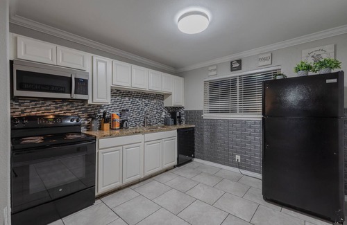 Mahncke Park Apartment | Beautiful Apartment at The Botanical Gardens #1