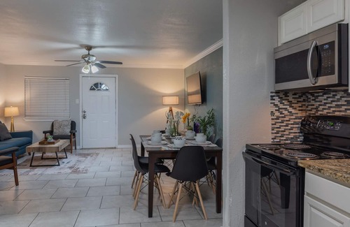 Mahncke Park Apartment | Beautiful Apartment at The Botanical Gardens #1