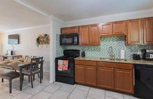Mahncke Park Apartment | Beautiful Apartment @ The Botanical Gardens #10