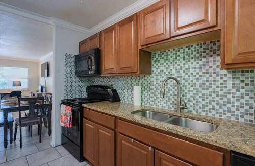 Mahncke Park Apartment | Beautiful Apartment @ The Botanical Gardens #10