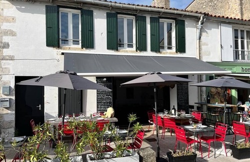 La Flotte Apartment | Beautiful apartment with terrace near beaches, shops.