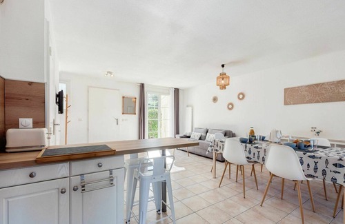 Cogolin Apartment | Beautiful apartment with WIFI, A/C, pool, TV, patio, pets allowed, panoramic view and parking