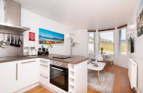 Looe House | Beautiful apartment, with fabulous sea views.