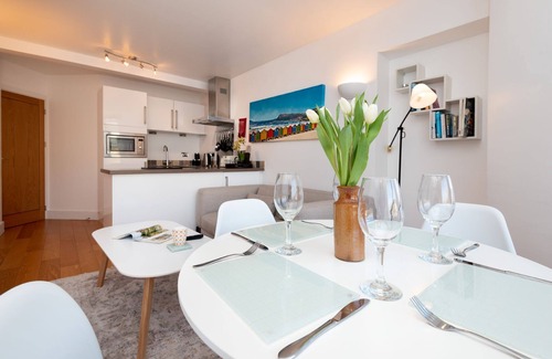 Looe House | Beautiful apartment, with fabulous sea views.