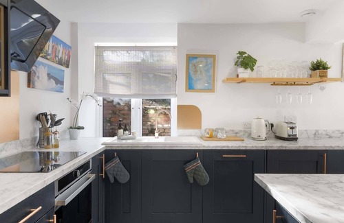 Exeter Apartment | Beautiful Apartment with Parking, Central Exeter