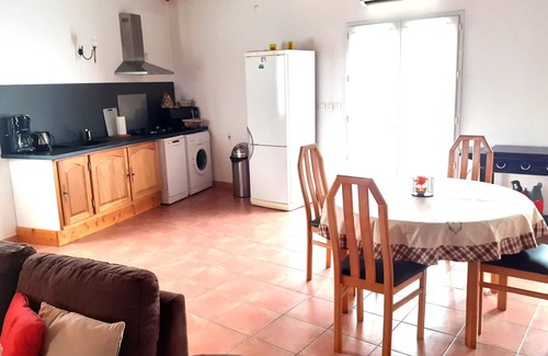 Vedene Apartment | Beautiful Appart-Villa 60 m² for 2 people in a lovely Village next to Avignon !