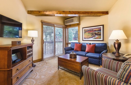 Hanover Resort | Beautiful Apple River Canyon State Park!