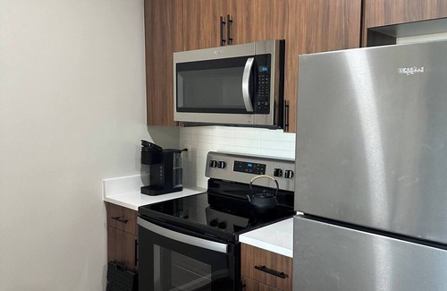 Shirlington Apartment | Beautiful Arlington Apartment with Pool & free Parking!