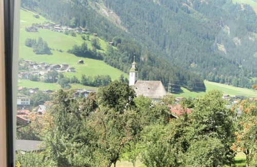 Ramsau im Zillertal Apartment | Beautiful apartment for 8 guests with WIFI, TV, terrace and parking
