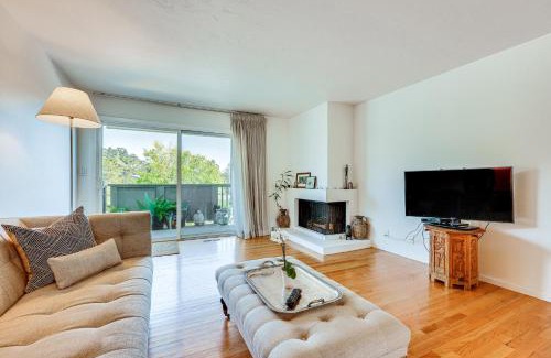 Greenbrae Apartment | Beautiful Bay Area Condo with Mount Tamalpais Views