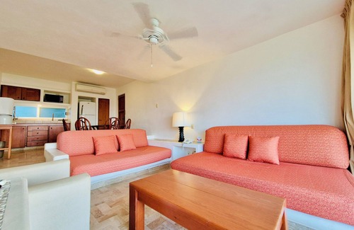 Ixtapa Resort | Beautiful Beachfront Residence with Ocean View