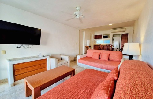 Ixtapa Resort | Beautiful Beachfront Residence with Ocean View