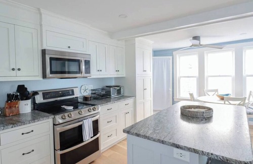 York Beach House | Beautiful Beachfront 6 bedroom vacation home
