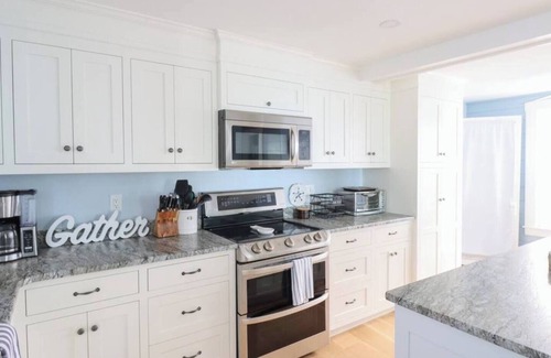 York Beach House | Beautiful Beachfront 6 bedroom vacation home