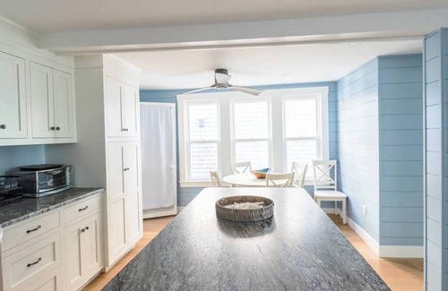 York Beach House | Beautiful Beachfront 6 bedroom vacation home