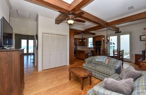 Sea Palm Village House | Beautiful Beachfront Colonel's Cottage