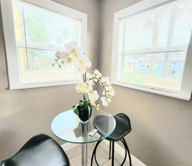 Higbees Daytona House | BEAUTIFUL Beach Bungalow with NO CHORE checkout