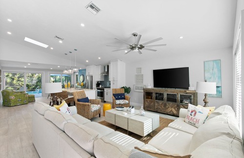 Naples Park House | Beautiful Beach Cottage