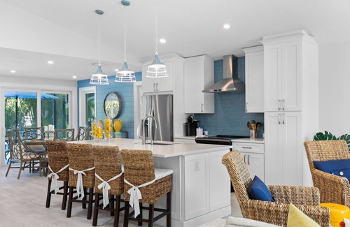 Naples Park House | Beautiful Beach Cottage