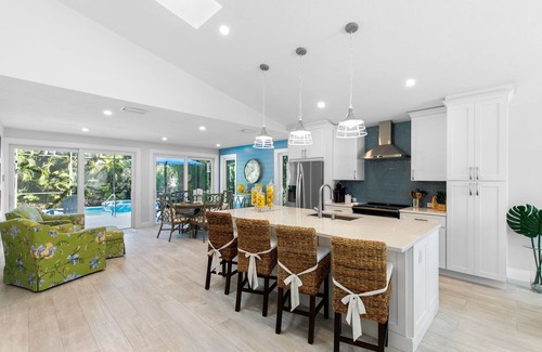 Naples Park House | Beautiful Beach Cottage