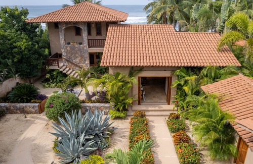 Troncones House | Beautiful Beach front home with 3 bedrooms and 3 1/2 bathrooms.