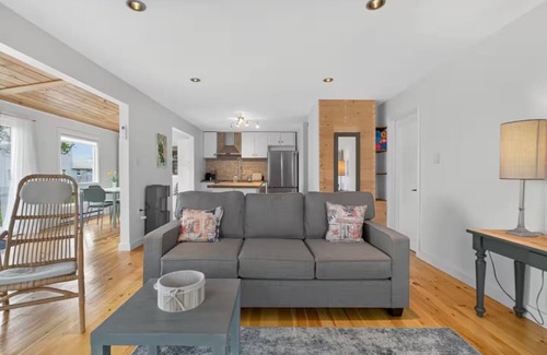 Grand-Digue Cottage | Beautiful Beach House with Ocean Views