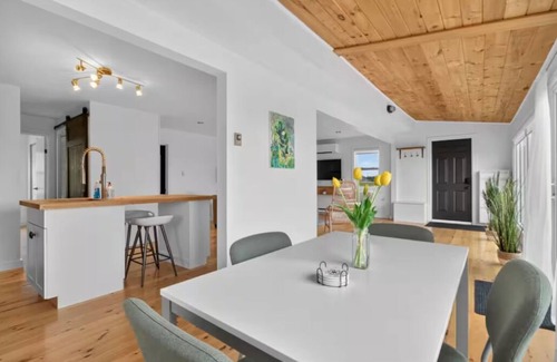 Grand-Digue Cottage | Beautiful Beach House with Ocean Views