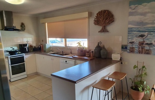 Moonta Bay House | Beautiful beach house - 4-bedroom -with AC and WiFi in Moonta Baynn