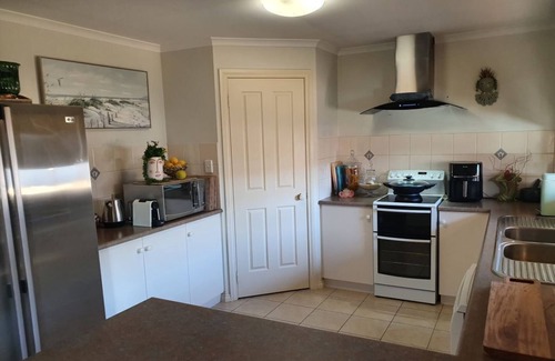 Moonta Bay House | Beautiful beach house - 4-bedroom -with AC and WiFi in Moonta Baynn