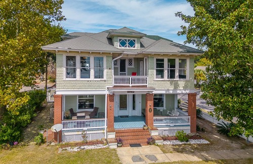 Biloxi House | Beautiful Beach House sleeps 12