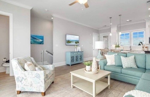 Emerald Isle Apartment | Beautiful beach views with top floor living area. Professionally decorated. Walkable to shops.