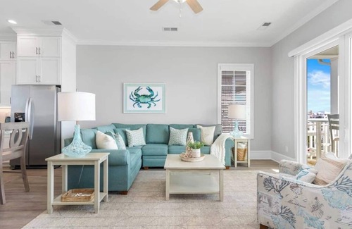 Emerald Isle Apartment | Beautiful beach views with top floor living area. Professionally decorated. Walkable to shops.