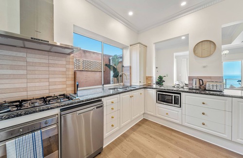 Somerton Park Apartment | Beautiful beachfront home with amazing coastal views