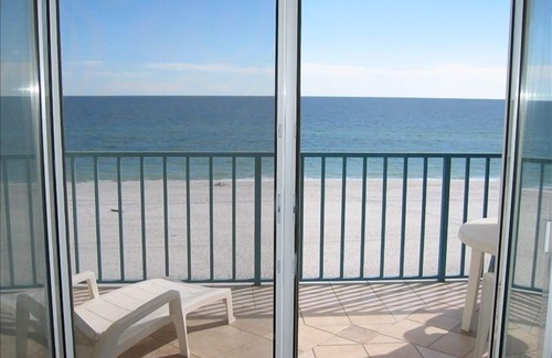 Gulf Shores Condo | Beautiful Beachfront Condo Great Value FREE WIFI Heated Pools