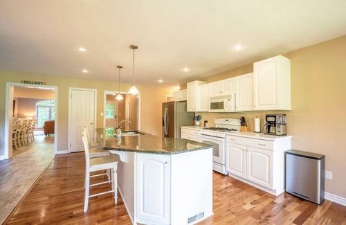 Bellaire House | Beautiful Bellaire, Golf at Hawks Eye The 8th Tee