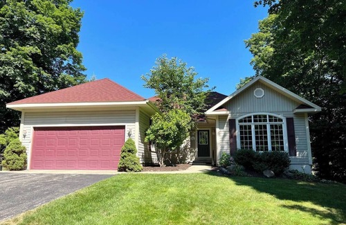 Bellaire House | Beautiful Bellaire, Golf at Hawks Eye The 8th Tee